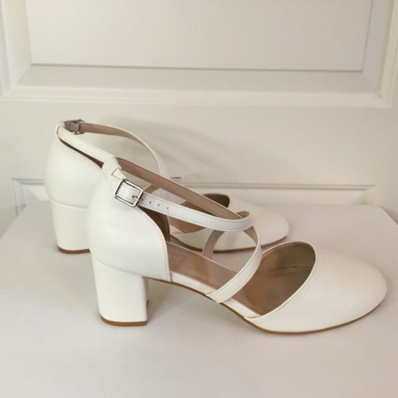 Women’s Mary Jane Closed Toe Low Block Heels - Picture 7 of 8